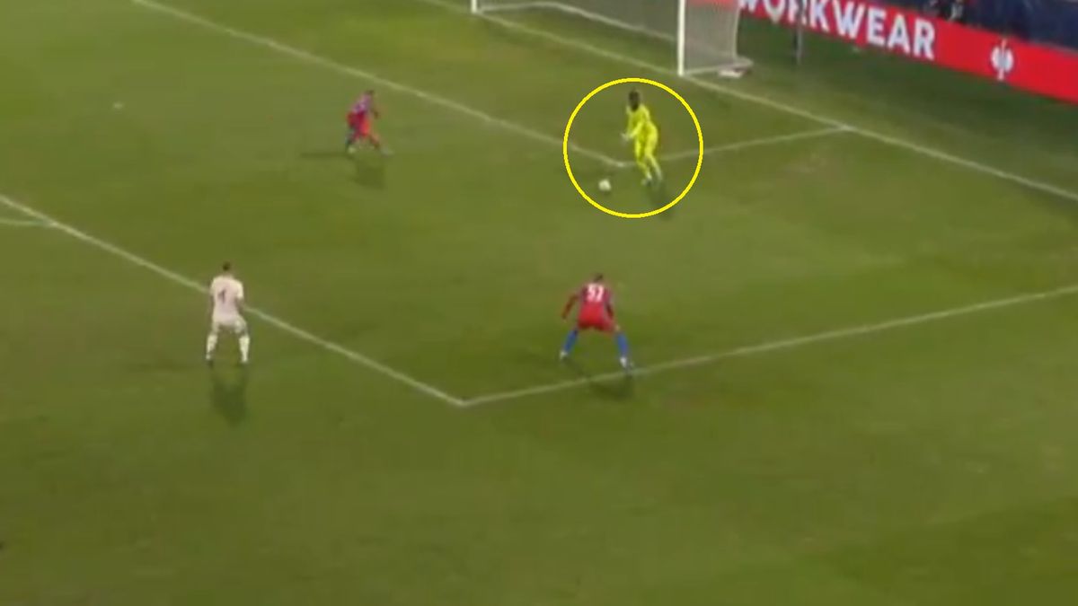 Twitter / Polsat Sport / Na zdjęciu: Błąd Andre Onany