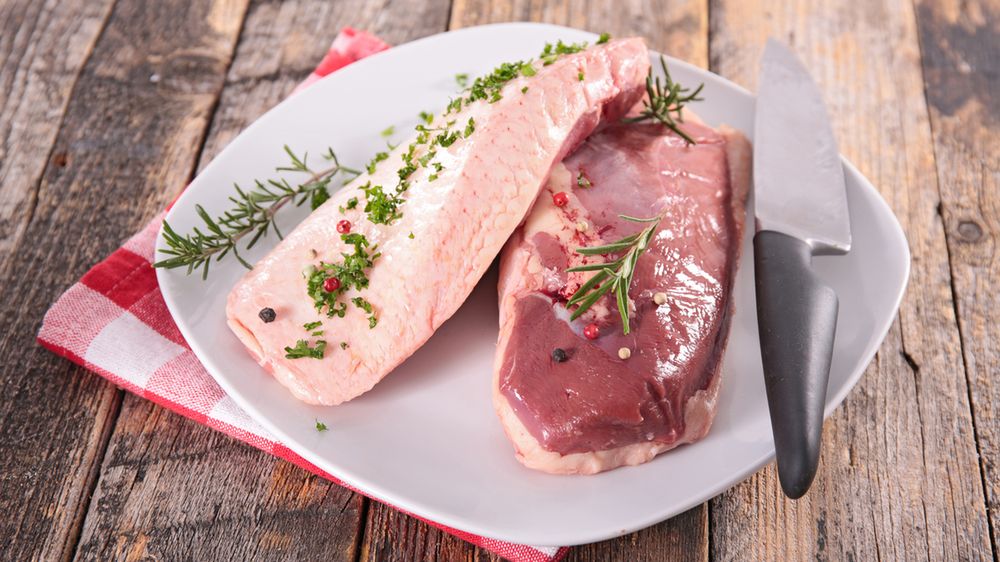 Surowa pierś z kaczki (samo mięso)