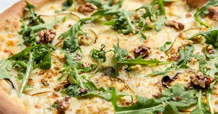 Popularna alternatywa dla sosu pomidorowego. Pizza jedna z najlepszych, jakie jadłam