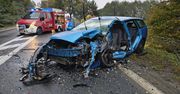 5 osób w szpitalu. Czołowe zderzenie w Woli Łąckiej. Droga zablokowana.