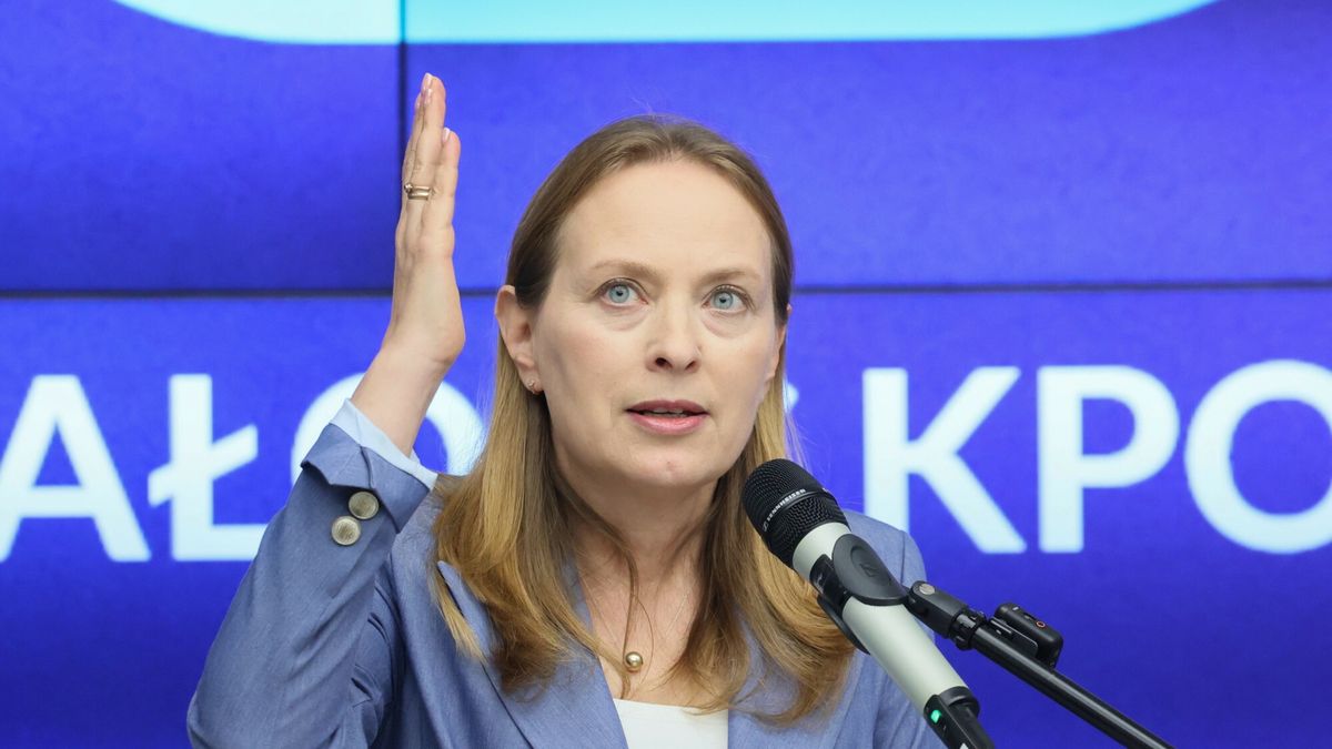 Koniec KPO? - konferencja prasowa Ministerstwa Funduszy
Fot. Wojciech Olkusnik/East News, 30.08.2026. Warszawa, Ministerstwo Funduszy i Polityki Regionalnej. Koniec KPO? - konferencja prasowa minister Katarzyny Pelczy?skiej-Nalecz (n/z) i wiceministra Jana Szyszko.
Wojciech Olkusnik