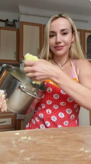 Marianna Schreibr zrobiła kopytka 