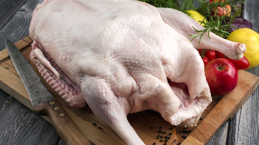 Surowa gęś domowa (mięso i skóra)