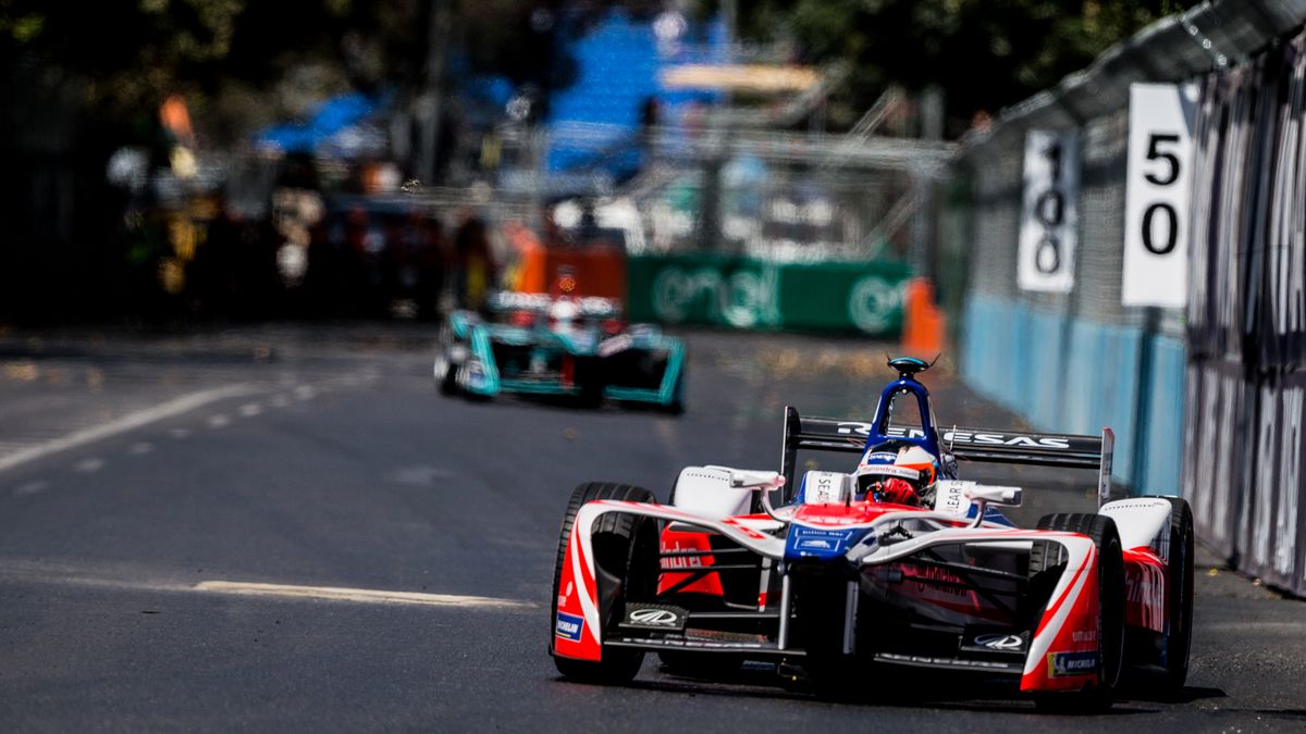 Materiały prasowe / Michelin / Felix Rosenqvist w trakcie wyścigu FE