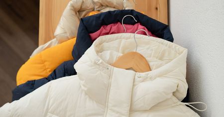 Zanim włączysz pralkę, zrób dwie rzeczy. Puchowa kurtka będzie jak nowa
