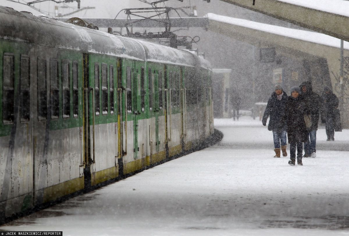 Opóźnienia pociągów to efekt zamieci śnieżnych przechodzących nad Polską