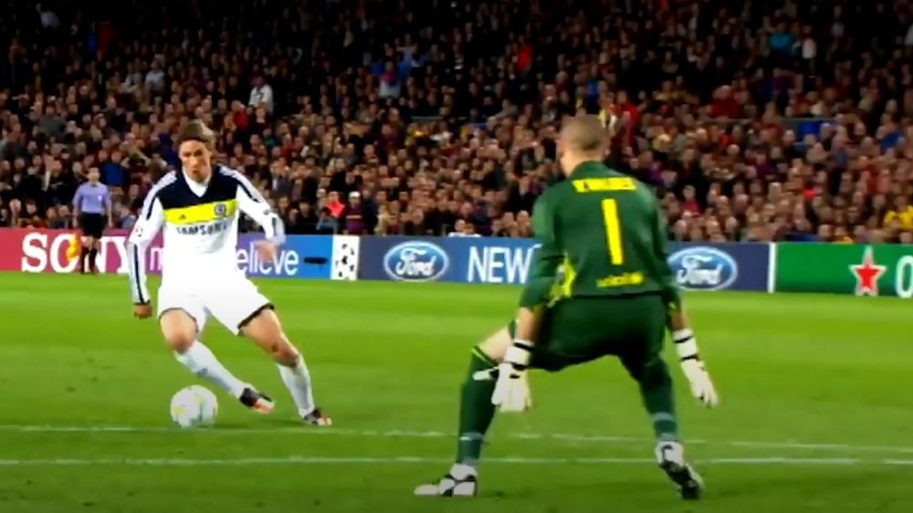 Materiały prasowe / Dugout / Na zdjęciu: Fernando Torres w barwach Chelsea w meczu z Barceloną, w kwietniu 2012 r.