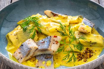 Pierwszy raz jadłam u ciotki na imieninach. Teraz śledzie po skandynawsku robię co święta