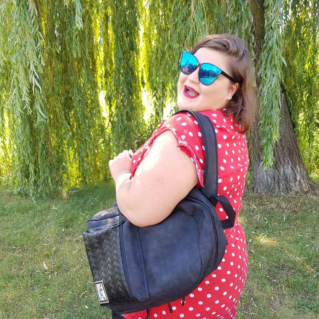 Dominika Gwit i jej różowy flaming wspominają wakacje na Mazurach