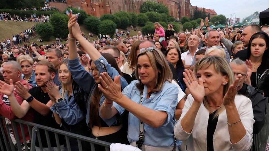 Koncert Urszuli i Arka Kłusowskiego nad Wisłą w Grudziądzu