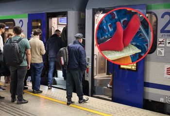 Kładziesz stopy na siedzenie? Konduktor mówi, kiedy to faux pas