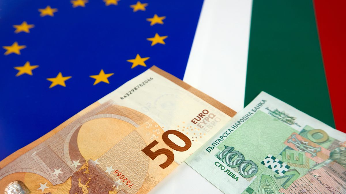 Bulgarian and European Union banknotes in front of EU and Bulgarian flag
Bulgarian and European Union banknotes in front of EU and Bulgarian flag
altanakin