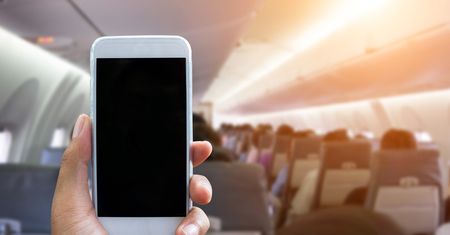 Lifehack na podróż. Sprawdź, jak oglądać TikTok’a, będąc offline nawet w samolocie