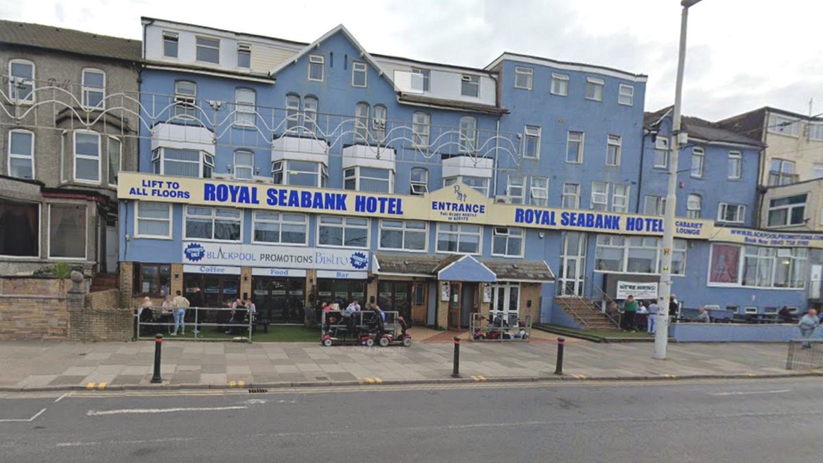 Gość hotelu uskarżał się, że miejsce pachnie "jak dom opieki"