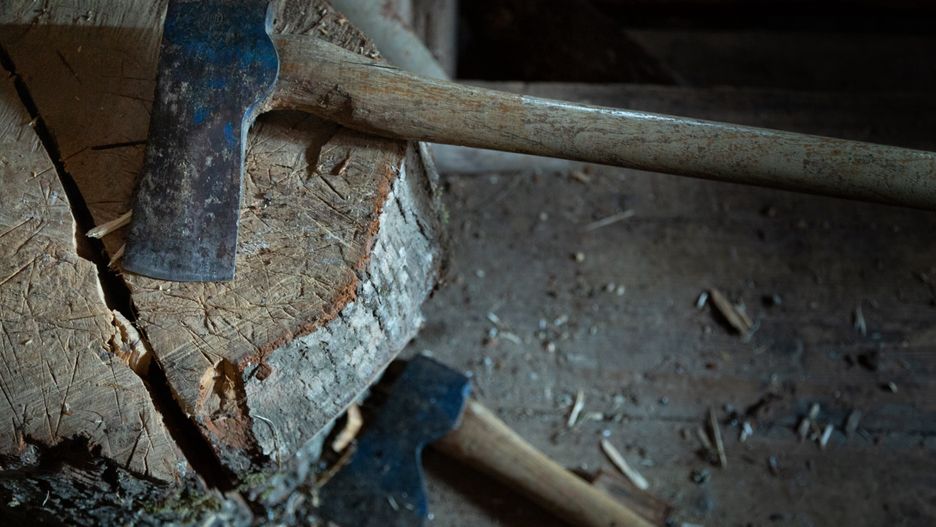 Gdańsk. Rzucił się na konkubinę z siekierą. Jest w rękach policji