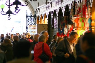 Kosmiczny czynsz za kram w Sukiennicach. Jak 10 metrów zarobi na 40 tys. zł?