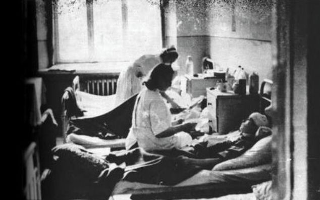 Powstanie Warszawskie: Szpital w gmachu PKO przy ulicy Świętokrzyskej, 1944 rok.