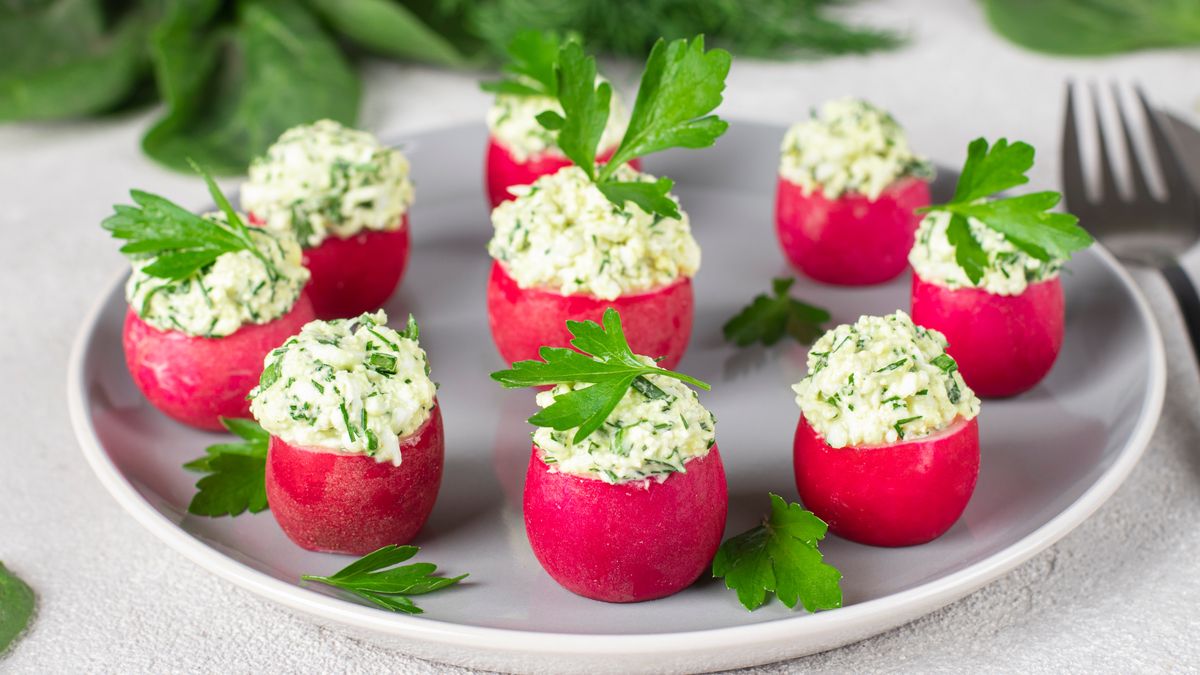 Rzodkiewki z farszem postaw obok lub zamiast tradycyjnych jajek