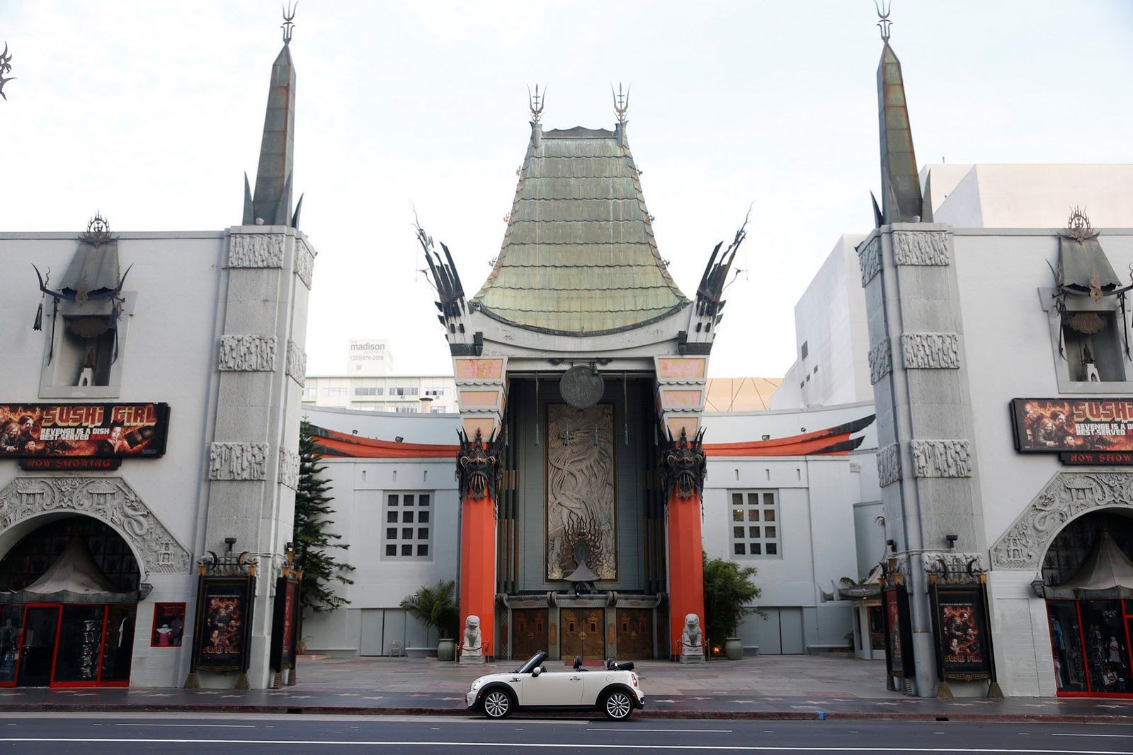 Galeria Mini jako celebracja sprzedaży półmilionowego egzemplarza w USA 15