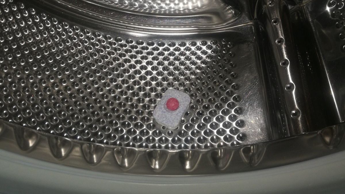 Tabletka do zmywarki wyczyści ci pralkę