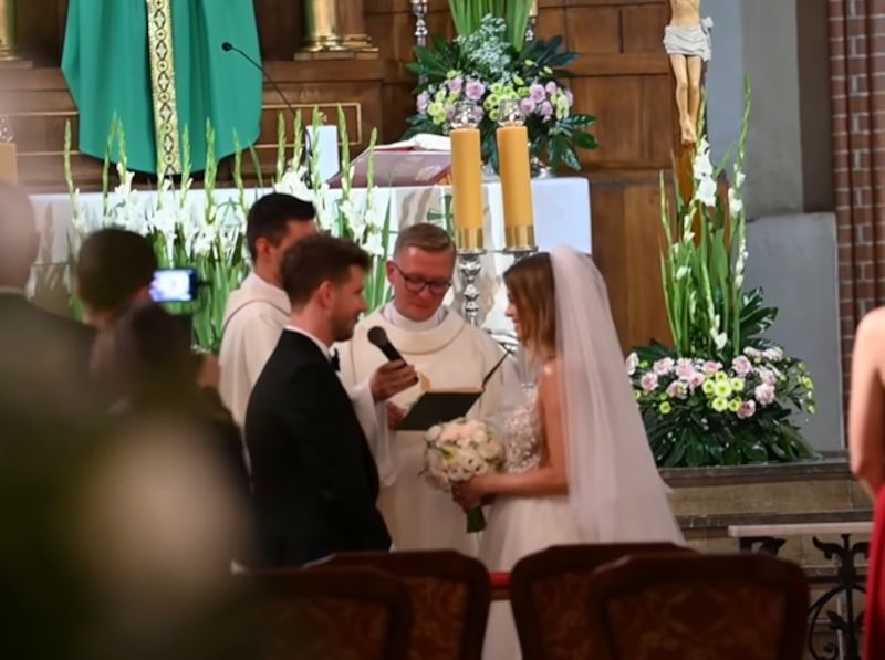 Antek Królikowski i Joanna Opozda ślubują sobie miłość przed ołtarzem 