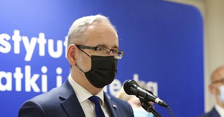 Niedzielski ostrzega przed czwartą falą. Wzrost zakażeń we wrześniu, obostrzenia regionalne