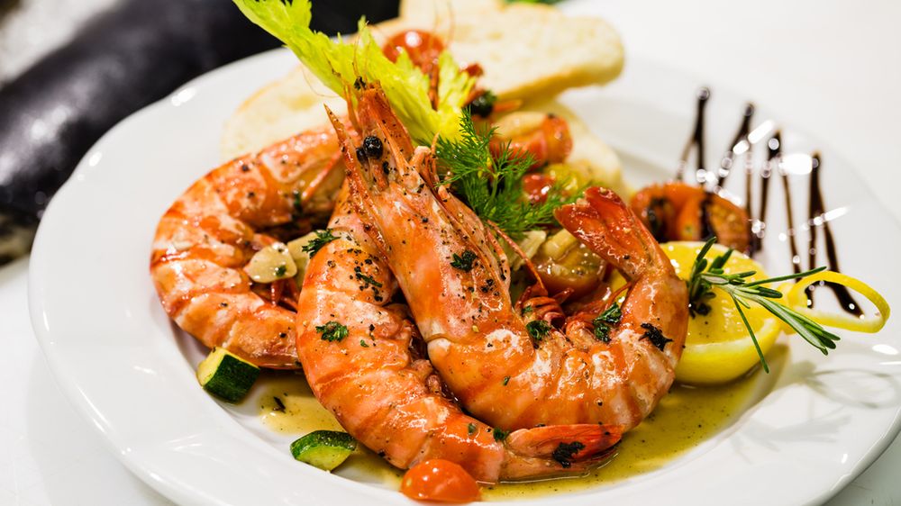 Krewetki poddane obróbce nawilżającej mięso (mogą być wcześniej mrożone)