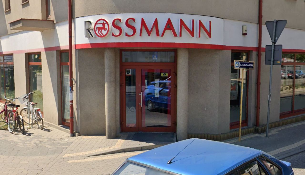 3. strona gazetki. Rossmann ogłasza. "Tylko u nas"