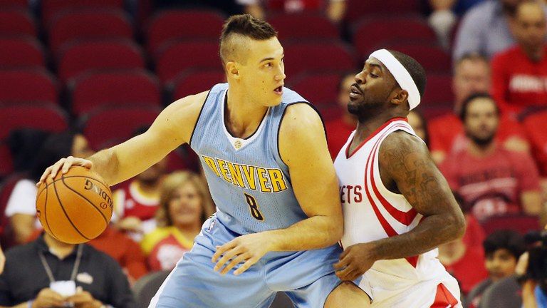 Zdjęcie okładkowe artykułu: Ty Lawson broni Danilo Gallinariego, byłego kolegę z Denver Nuggets