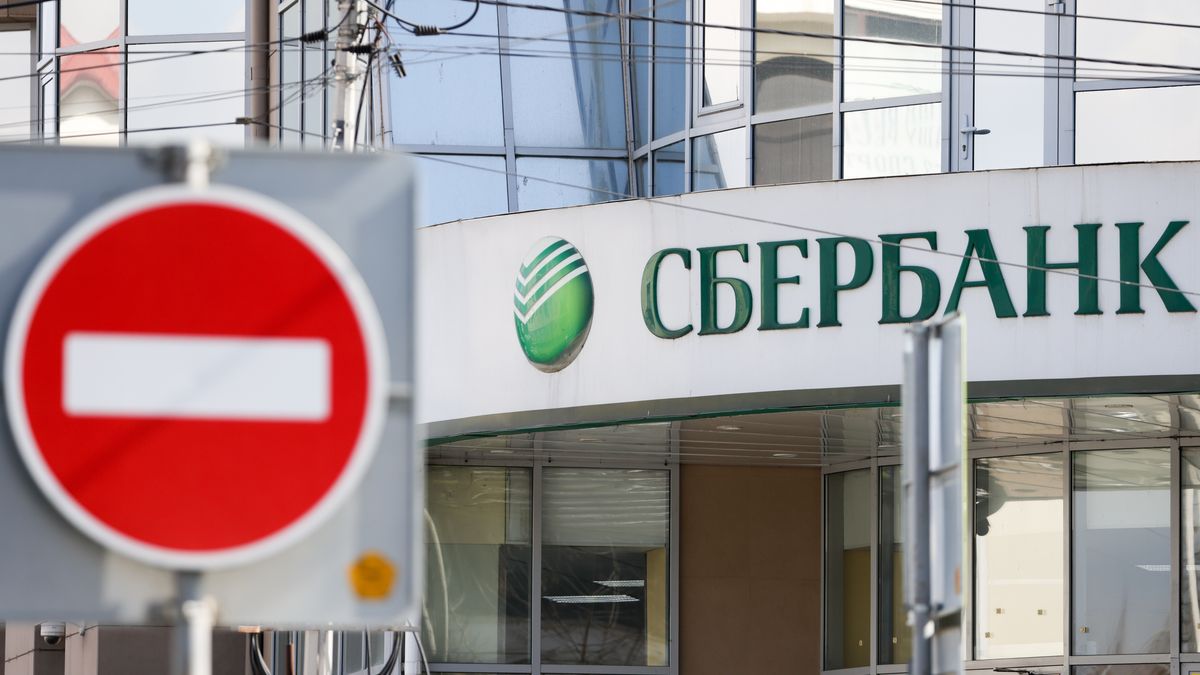 GROZNY, RUSSIA - FEBRUARY 28, 2022: A Sberbank branch. On February 24, the United States announced it was imposing sanctions on major Russian banks, including Sberbank and VTB in response to the special military operation in Ukraine. According to the Sberbank press office, the bank continues to operate normally, with all transactions associated with mortgages and foreign securities available. Yelena Afonina/TASS (Photo by Yelena Afonina\TASS via Getty Images)
