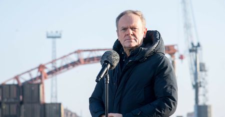 Poseł PiS oskarża rząd Tuska o sprzedaż portu. Minister tłumaczy