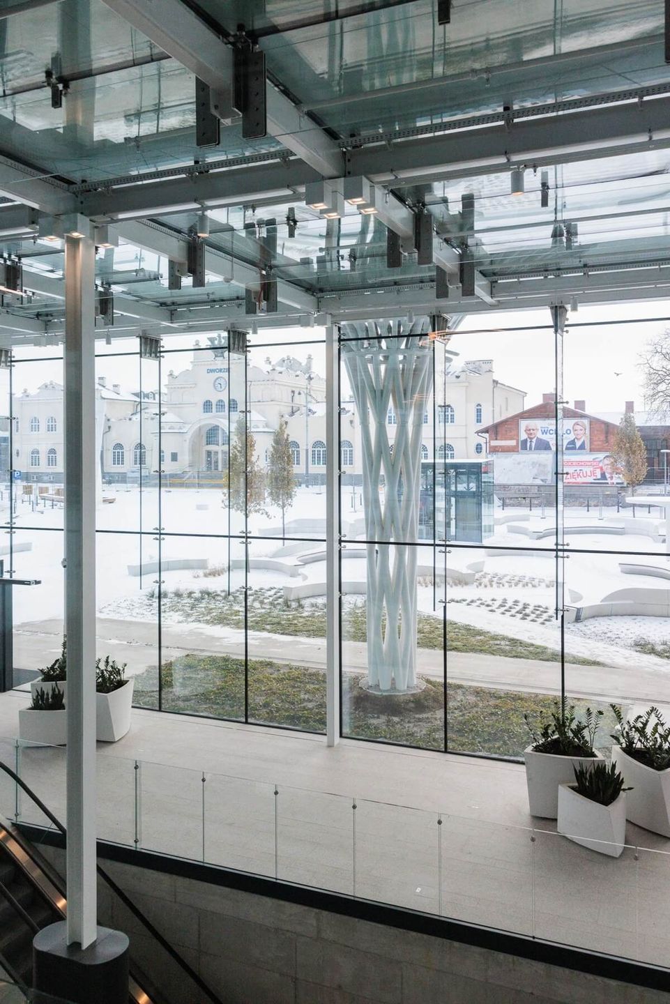 widok na dworzec pkp z dworca lublin