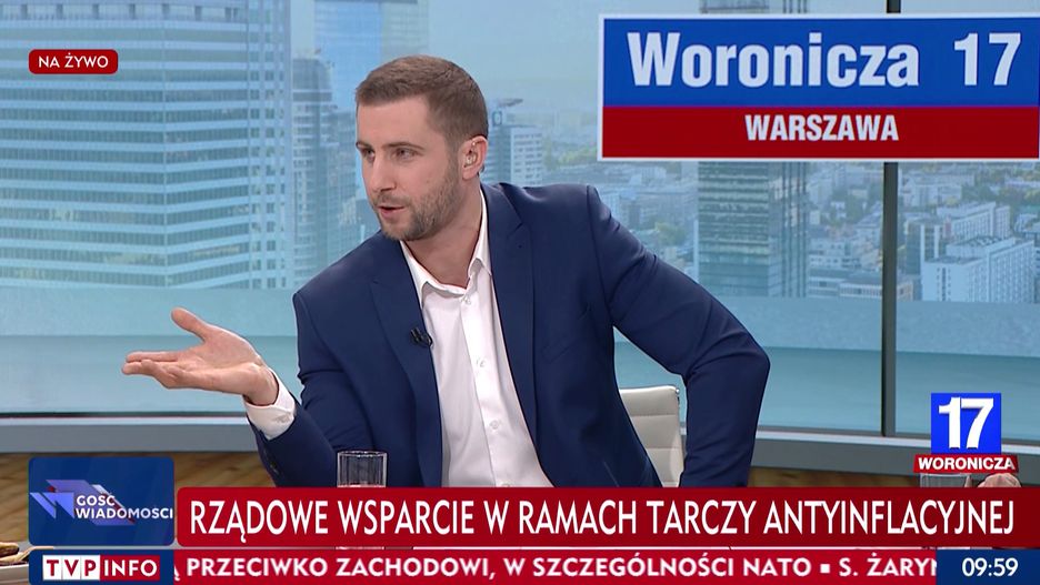 Miłosz Kłeczek jest gwiazdą TVP Info