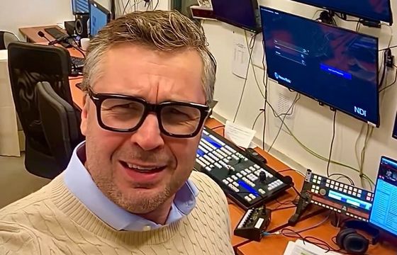 TV Republika na walizkach. Sakiewicz podpisał dokumenty