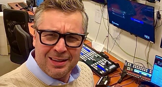 TV Republika na walizkach. Sakiewicz podpisał dokumenty