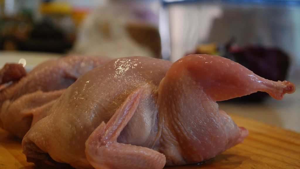 Surowa przepiórka (mięso i skóra)