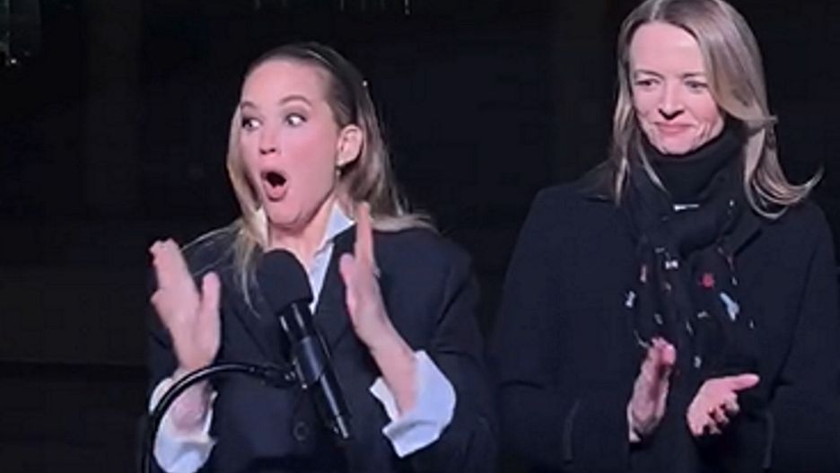 Jennifer Lawrence znów miała przygodę z częścią garderoby. Nagle zgubiła pasek