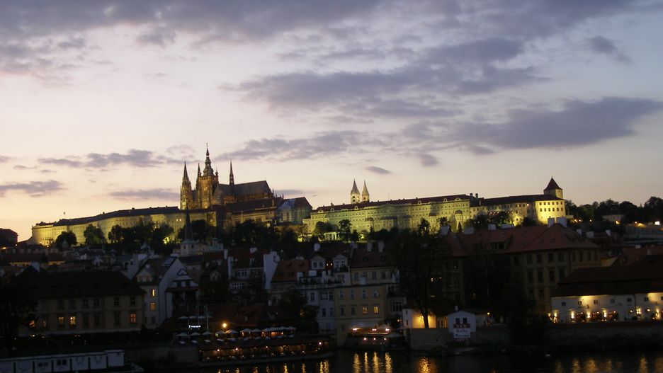 Niemądry żart w wykonaniu nieznanego sprawcy postawił w stan mobilizacji praską policję