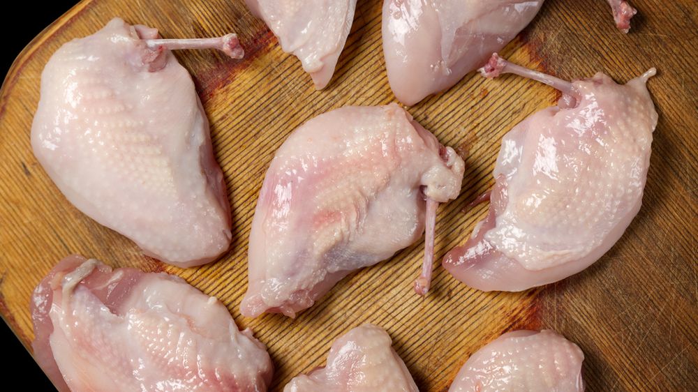 Surowa pierś z przepiórki (samo mięso)