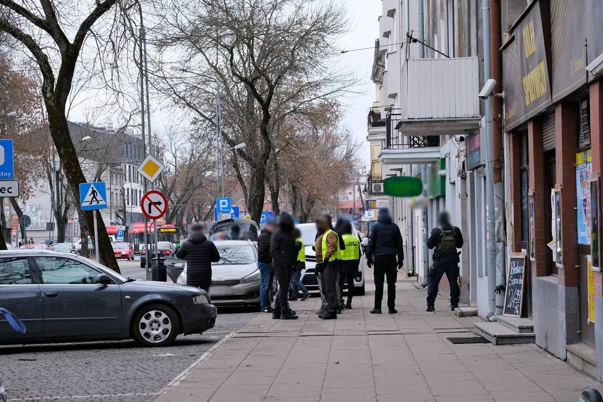 Akcja KAS i policji w nielegalnym salonie gier przy ul. Zamojskiej w Lublinie