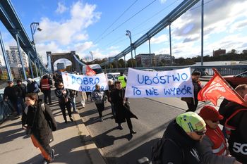 Wrocław: Marsz w obronie biednych i głodnych. "Wrocław głodny - Sutryk modny"