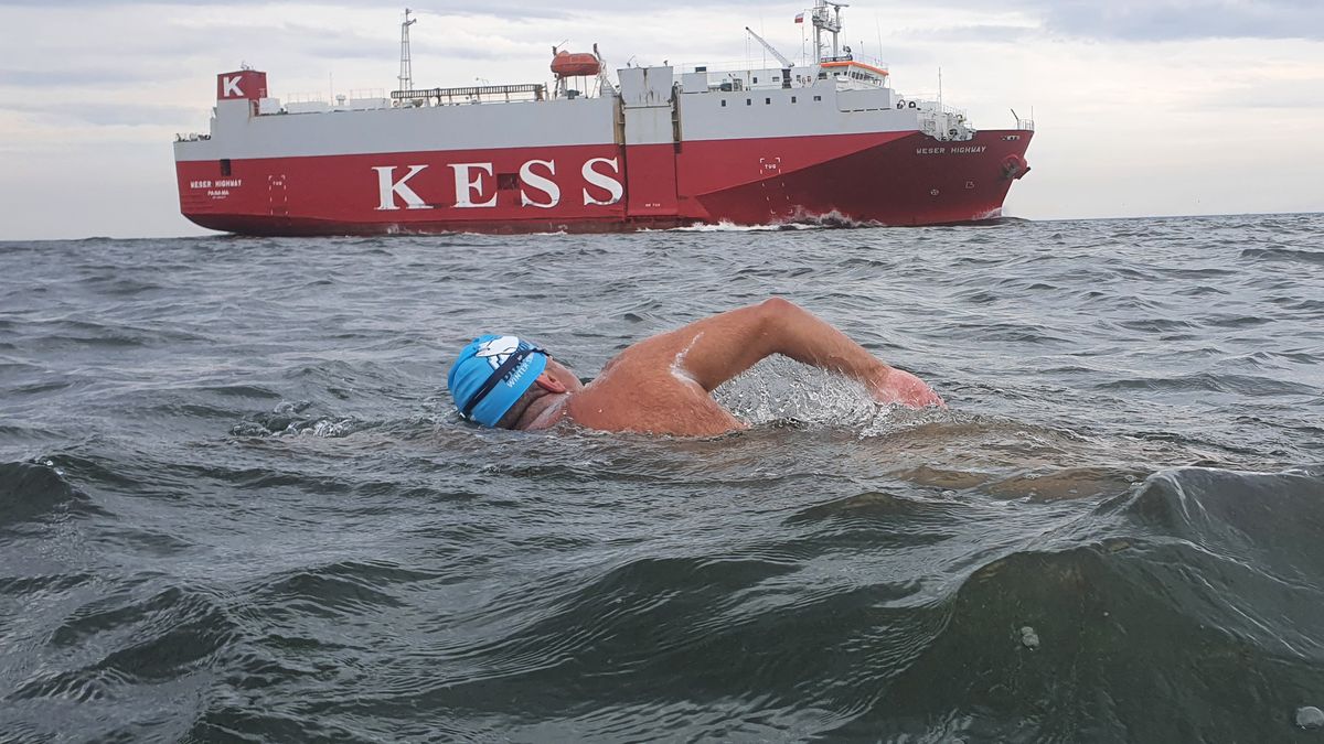 Polak na przepłynięcie niemal 50 km daje sobie 9 godzin