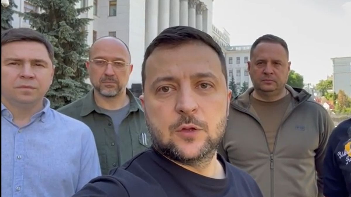 Wołodymyr Zełenski zapewnia, że wszystkie władze państwowe w Ukrainie pozostają na miejscu 