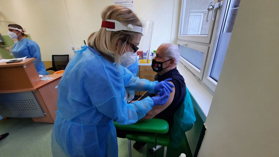 Szczepienia na COVID. Przełomowy moment. W poniedziałek do Wrocławia trafi preparat Moderny