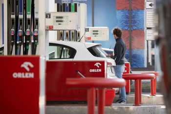 Wszystkie ceny w dół. Ile zapłacimy na stacji w piątek? Jest obwieszczenie