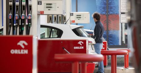 Wszystkie ceny w dół. Tyle zapłacimy na stacji w piątek