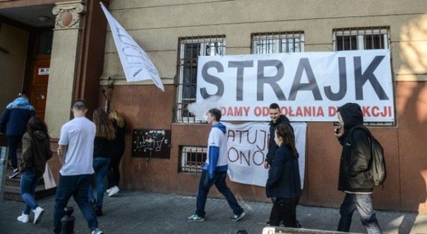 Ostry protest w warszawskiej szkole. Dyrektorka zdymisjonowana