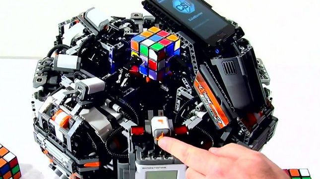 Lego Cubestormer. Zanim przeczytasz te słowa, robot ułoży kostkę Rubika! 1