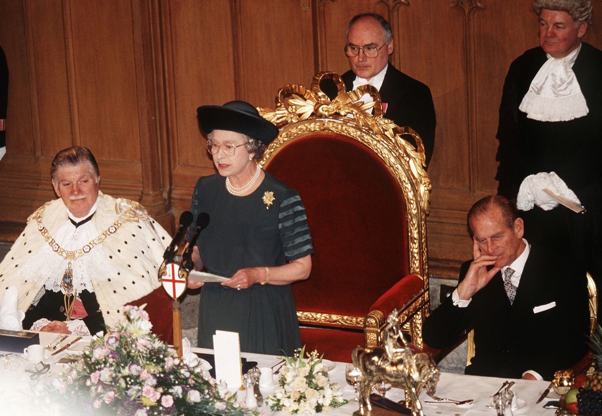 W 1992 roku królowa musiała stawić czoła prawdziwej kumulacji niekorzystnych zdarzeń