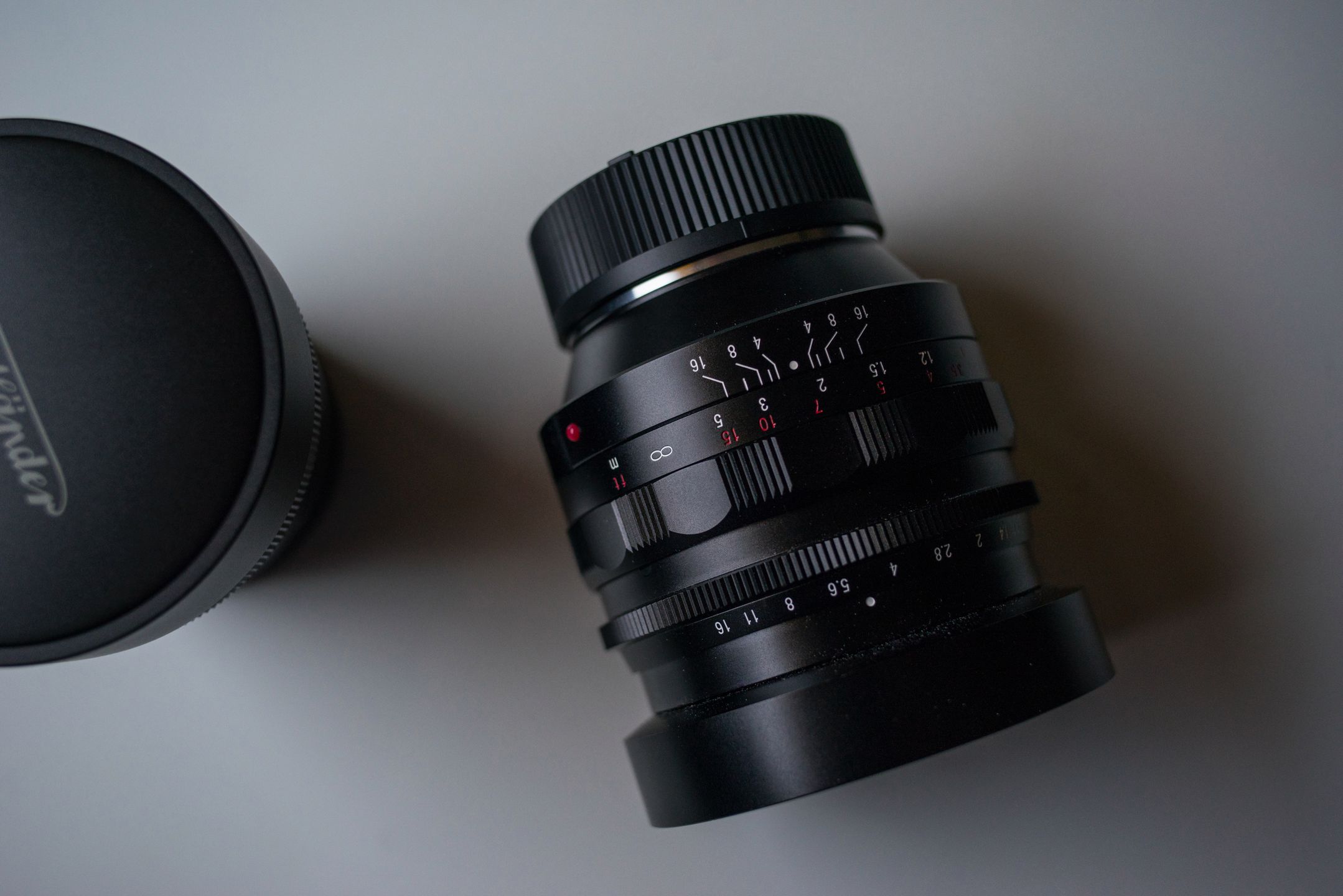 Czy drożej znaczy lepiej? Voigtländer Close Focus Adapter VM/E 12